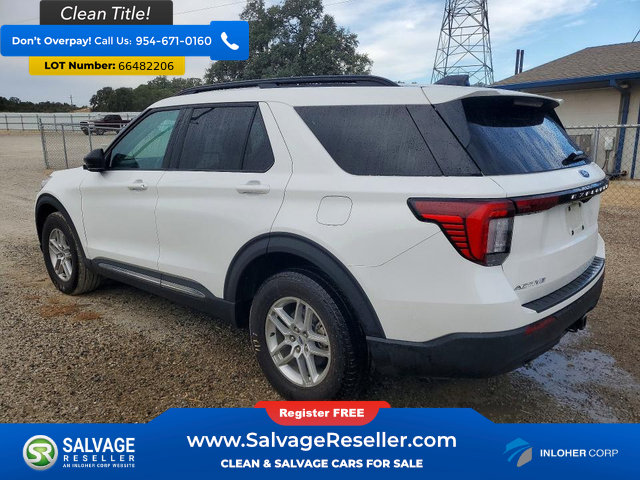 Used 2025 Ford Explorer Active AWD/4WD image 3
