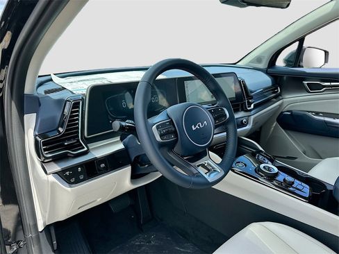 Used 2025 Kia Sportage EX w/ EX Premium Package image 9