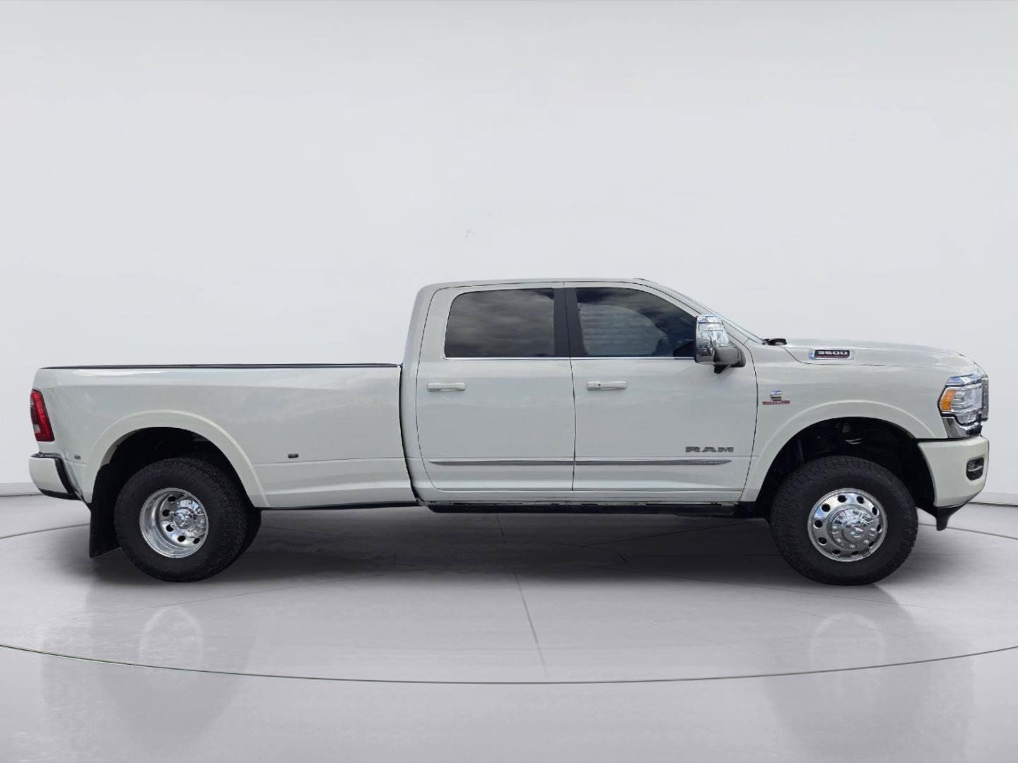 Used 2024 RAM 3500 Limited AWD/4WD image 4