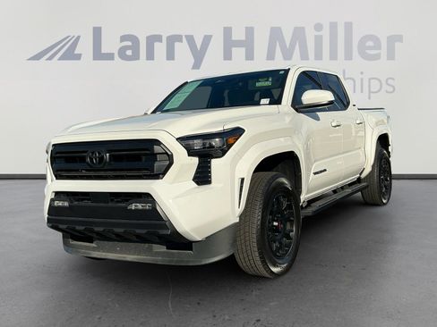 Certified 2025 Toyota Tacoma SR5 image 1