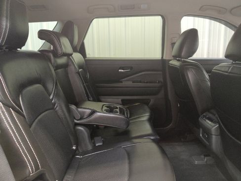 Used 2022 Nissan Pathfinder SV AWD/4WD image 19