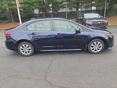 Used 2022 Toyota Corolla LE w/ Carpet Mat Package (TMS) FWD image 2