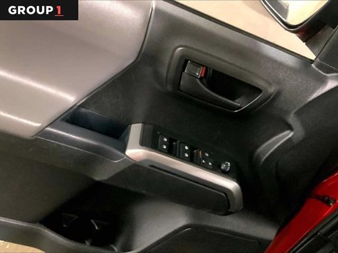 Certified 2021 Toyota Tacoma SR5 AWD/4WD image 36