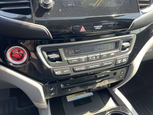 Used 2019 Honda Pilot Elite image 22