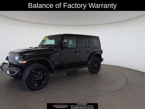 Used 2025 Jeep Wrangler Unlimited Sahara image 3