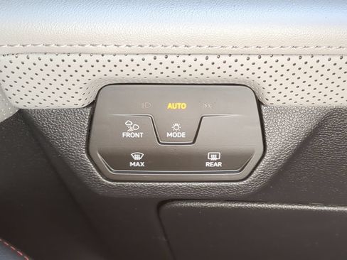 Used 2024 Volkswagen Atlas Peak Edition SE AWD/4WD image 29
