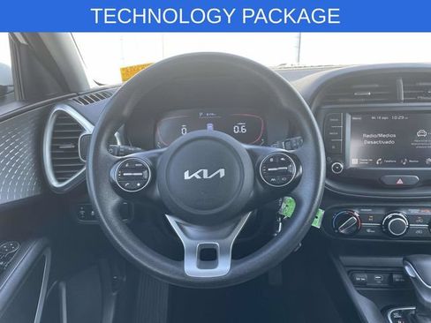 Used 2023 Kia Soul LX w/ LX Technology Package FWD image 12