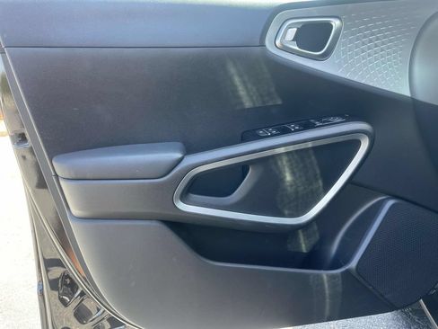 Used 2023 Kia Soul LX FWD image 20