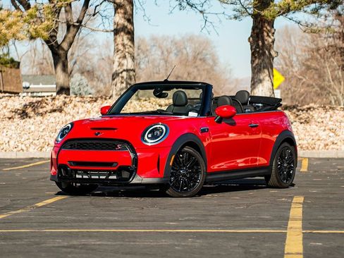 Certified 2022 MINI Cooper S image 1