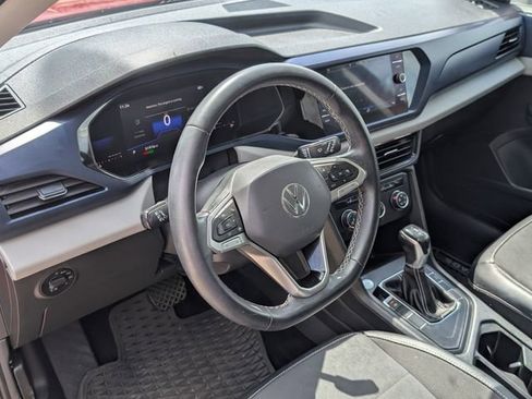 Used 2022 Volkswagen Taos SE w/ Panoramic Sunroof Package image 11