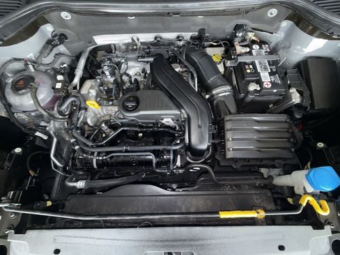 Certified 2023 Volkswagen Taos SE FWD image 12