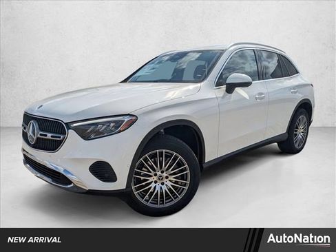 Used 2026 Mercedes-Benz GLC 300 image 1