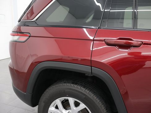 Used 2023 Jeep Grand Cherokee Limited AWD/4WD image 24