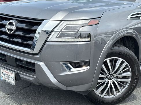 Used 2024 Nissan Armada SL w/ Captain's Chairs Package RWD image 3