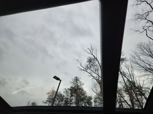 New 2026 Land Rover Defender 110 X-Dynamic SE image 24