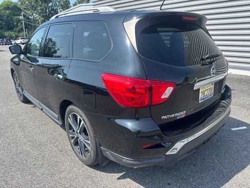 Used 2017 Nissan Pathfinder Platinum w/ Family Entertainment Package FWD image 7