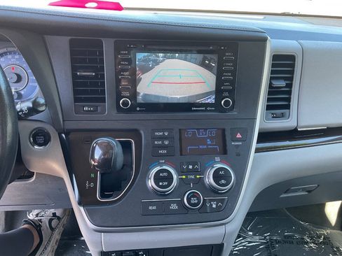 Used 2020 Toyota Sienna XLE Premium w/ Carpet Mat Package FWD image 26