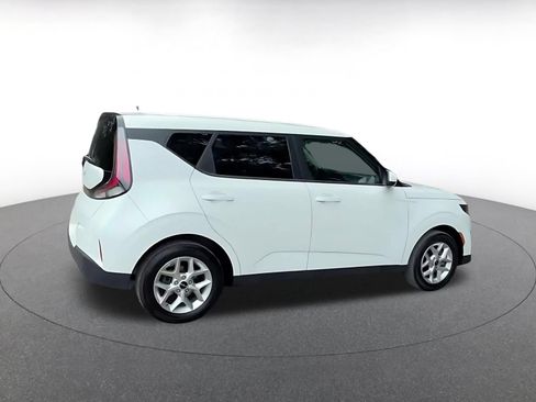 Used 2025 Kia Soul LX w/ LX Technology Package FWD image 15