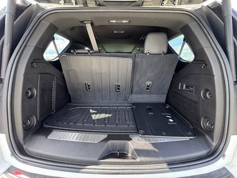 Used 2021 GMC Yukon Denali w/ Denali Premium Package image 14