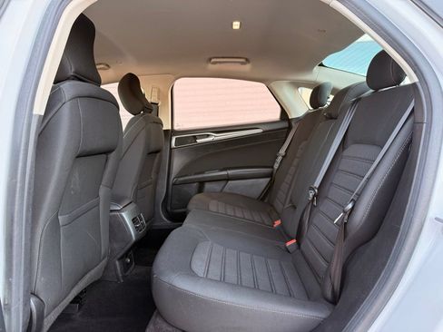 Used 2019 Ford Fusion SE FWD image 14