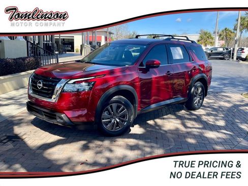 Used 2022 Nissan Pathfinder SV image 1