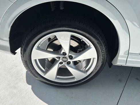Used 2025 Audi Q5 Premium Plus image 32