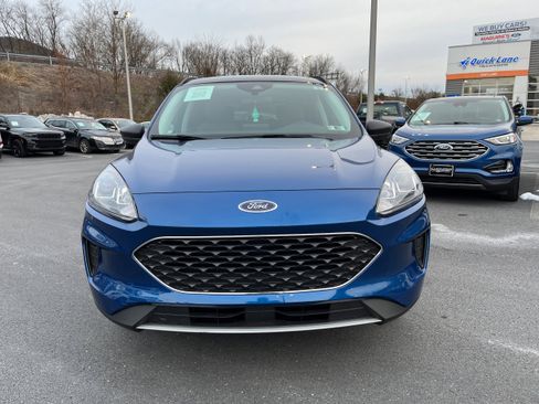 Certified 2022 Ford Escape SE w/ Convenience Package image 2