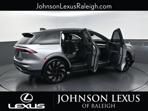 Used 2024 Lincoln Nautilus Reserve w/ Equipment Group 202A AWD/4WD image 26