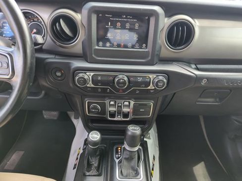 Used 2018 Jeep Wrangler Unlimited Sport S AWD/4WD image 24