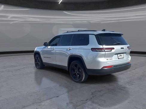 Used 2022 Jeep Grand Cherokee L Laredo AWD/4WD image 4