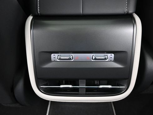 Used 2025 Lincoln Nautilus Reserve AWD/4WD image 34