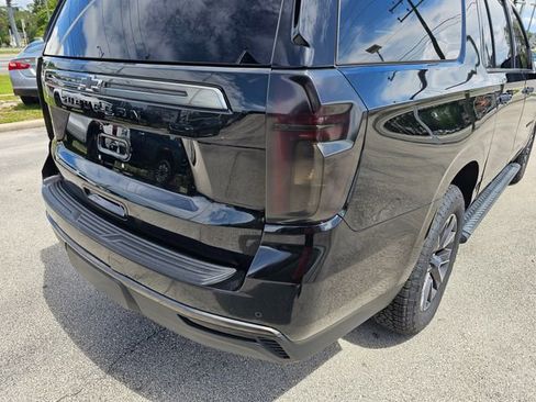 Used 2021 Chevrolet Suburban Z71 w/ Z71 Signature Package AWD/4WD image 12