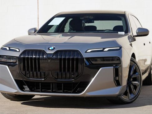 Used 2023 BMW 740i RWD image 3