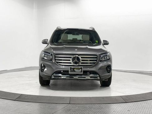 Used 2026 Mercedes-Benz GLB 250 4MATIC image 2