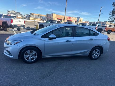 Used 2018 Chevrolet Cruze LS image 2