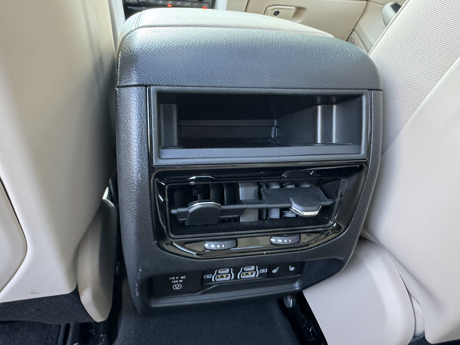 Used 2025 Jeep Grand Cherokee Limited w/ Luxury Tech Group II RWD image 26