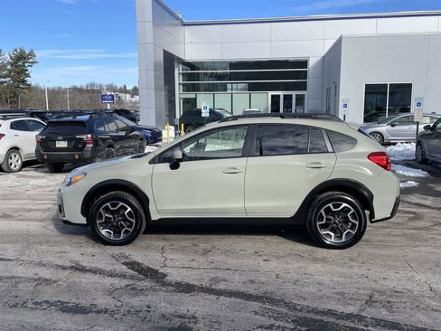Used 2017 Subaru Crosstrek 2.0i Premium image 2