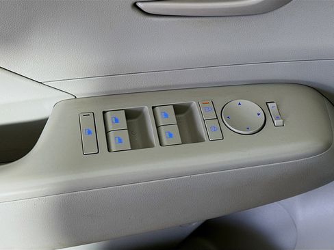 Used 2024 Hyundai Kona SE image 15