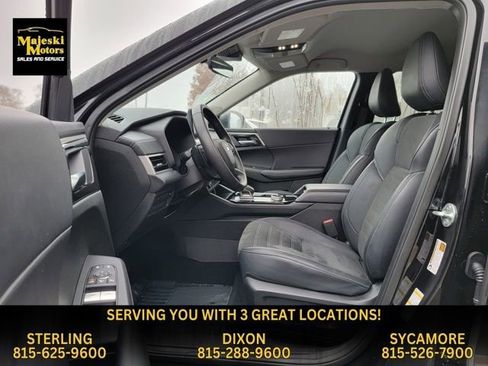 Used 2025 Mitsubishi Outlander SE image 21