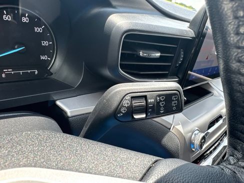 Used 2022 Ford Explorer XLT w/ Equipment Group 202A AWD/4WD image 14