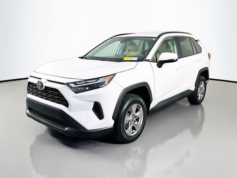 Used 2022 Toyota RAV4 XLE FWD image 3