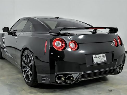Used 2015 Nissan GT-R Premium AWD/4WD image 7