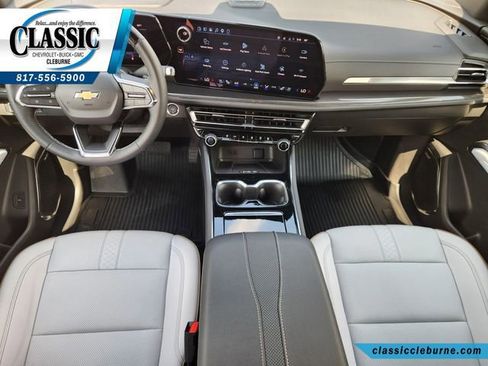 Used 2026 Chevrolet Traverse High Country w/ LPO, Floor Liner Package FWD image 2