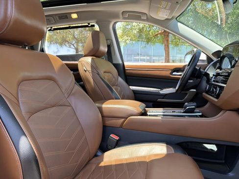 Used 2022 Nissan Pathfinder Platinum w/ Cargo Package FWD image 21