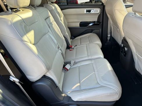Used 2022 Ford Explorer Platinum w/ Equipment Group 601A image 17