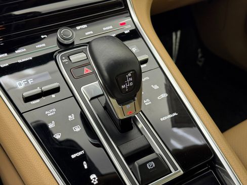 Used 2021 Porsche Panamera w/ Premium Package image 32