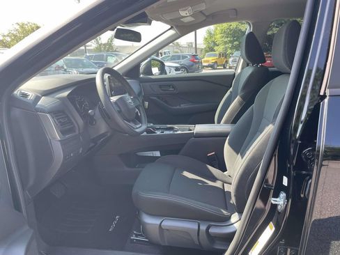 Used 2025 Nissan Rogue S FWD image 15