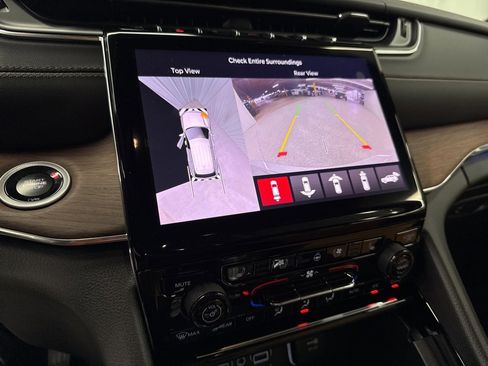 Used 2025 Jeep Grand Cherokee Summit image 25