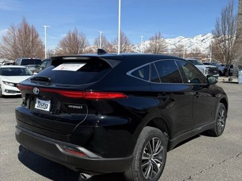 Certified 2022 Toyota Venza LE image 2