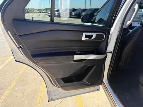 Used 2023 Ford Explorer XLT w/ Equipment Group 202A AWD/4WD image 18